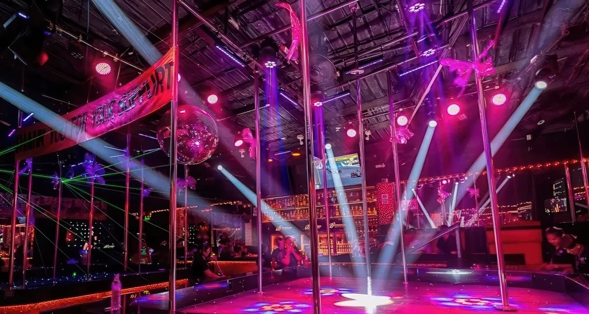 泰国Agogo Bar玩法教学:如何选妹、付费与避坑指南