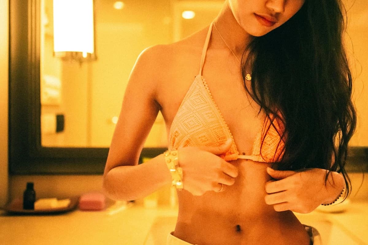 省钱还是安心?自由工作者 vs. 酒吧女孩