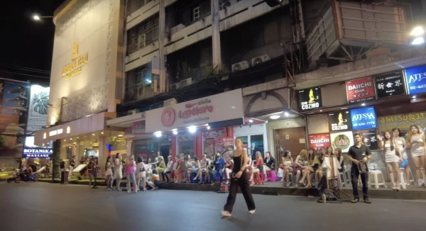 日式KTV怎麼玩？Soi Thaniya 新手攻略