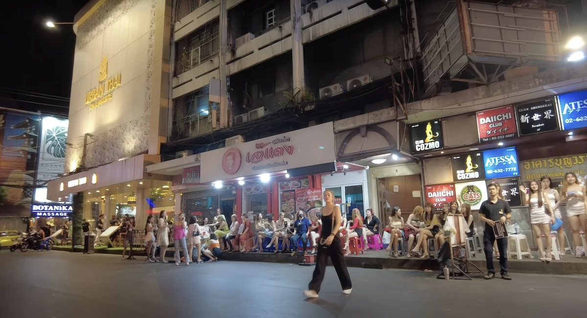 日式KTV怎麼玩？Soi Thaniya 新手攻略