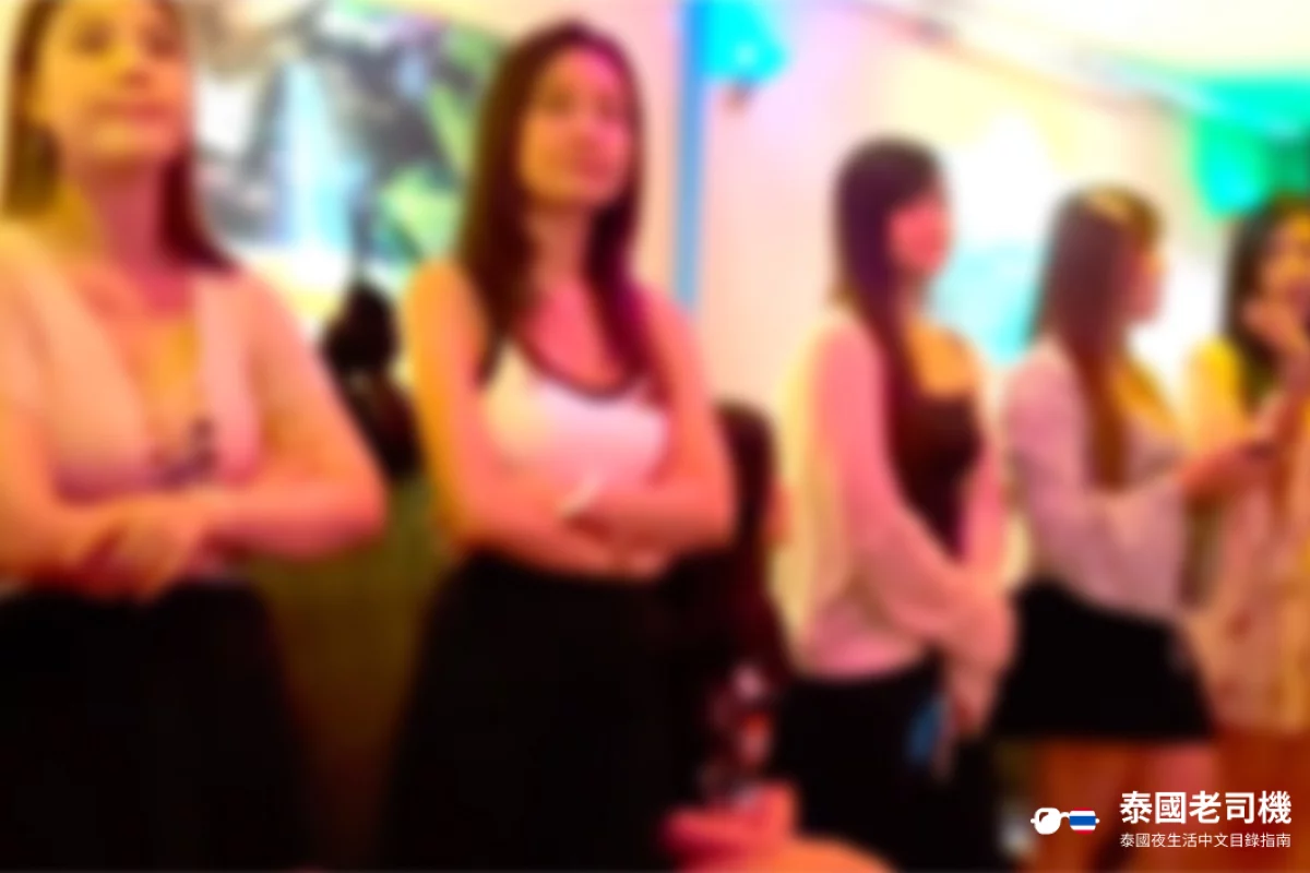 曼谷紅燈區經典Thermae蛇美咖啡：2026 玩法、價格、注意事項