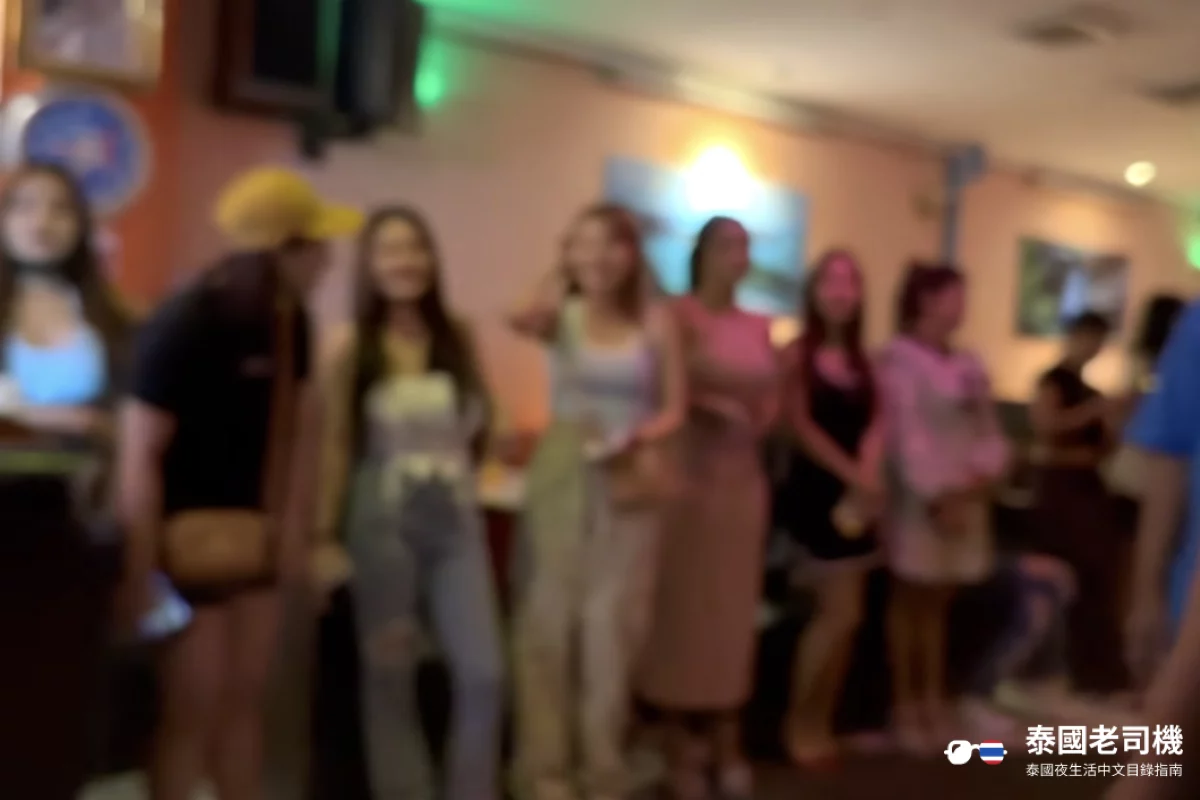 曼谷紅燈區經典Thermae蛇美咖啡：2026 玩法、價格、注意事項